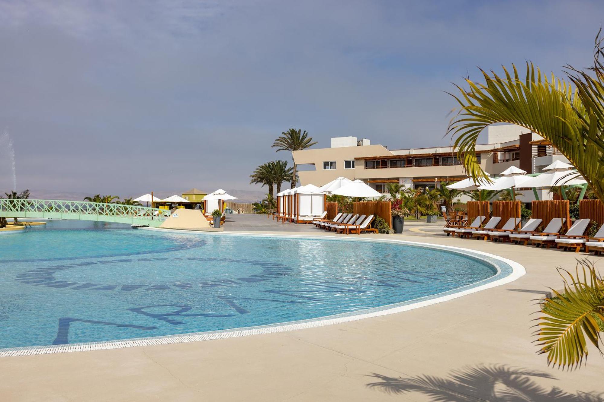 Aranwa Paracas Resort & Spa מראה חיצוני תמונה The swimming pool at the hotel